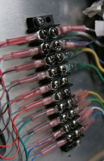 BLUE SEA TERMINAL BLOCK/IND 10CIRC 20A - 2410BSS