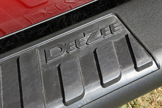 DEE ZEE NB/OVAL6 REG CAB BLACK - 16101