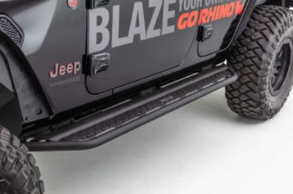 GO RHINO DOMINATOR D6 SIDESTEPS - CAB LENGTH - D60073T