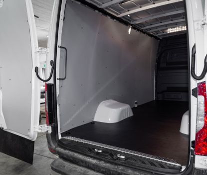 LEGEND FLEET ECONOLITE LINER FORD TRANSIT - 05F0520