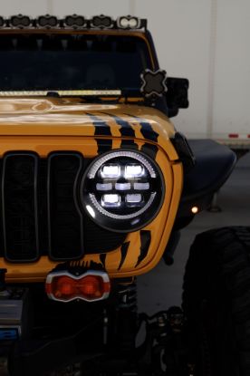 Picture of Attica 4x4 Headlight Set - CHATT0771-H6-GBC-SQ